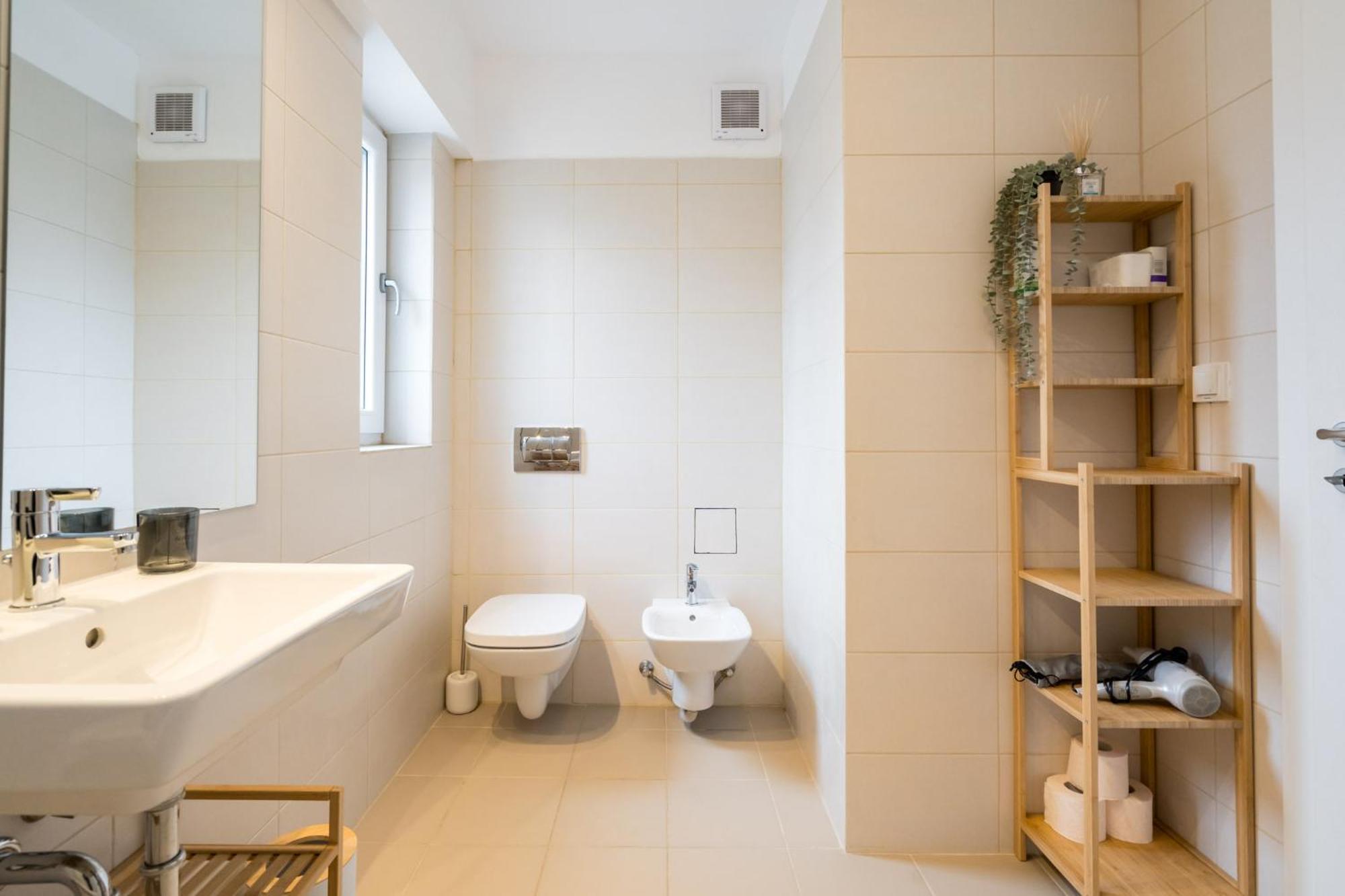 Apartment Breeze - Modern Escape In Pipera